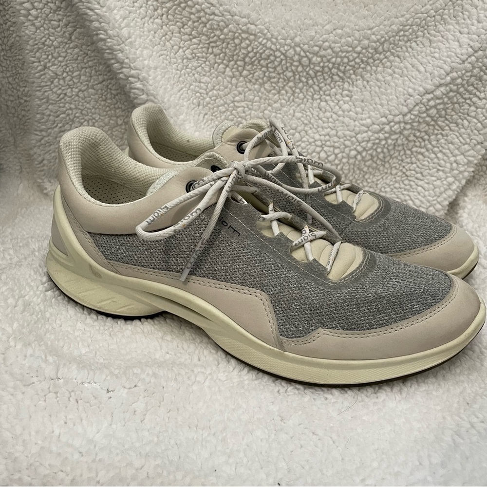 Ecco Biom Fjuel Perforated Athletic Sneaker Women's 41/10 US Gray Ivory